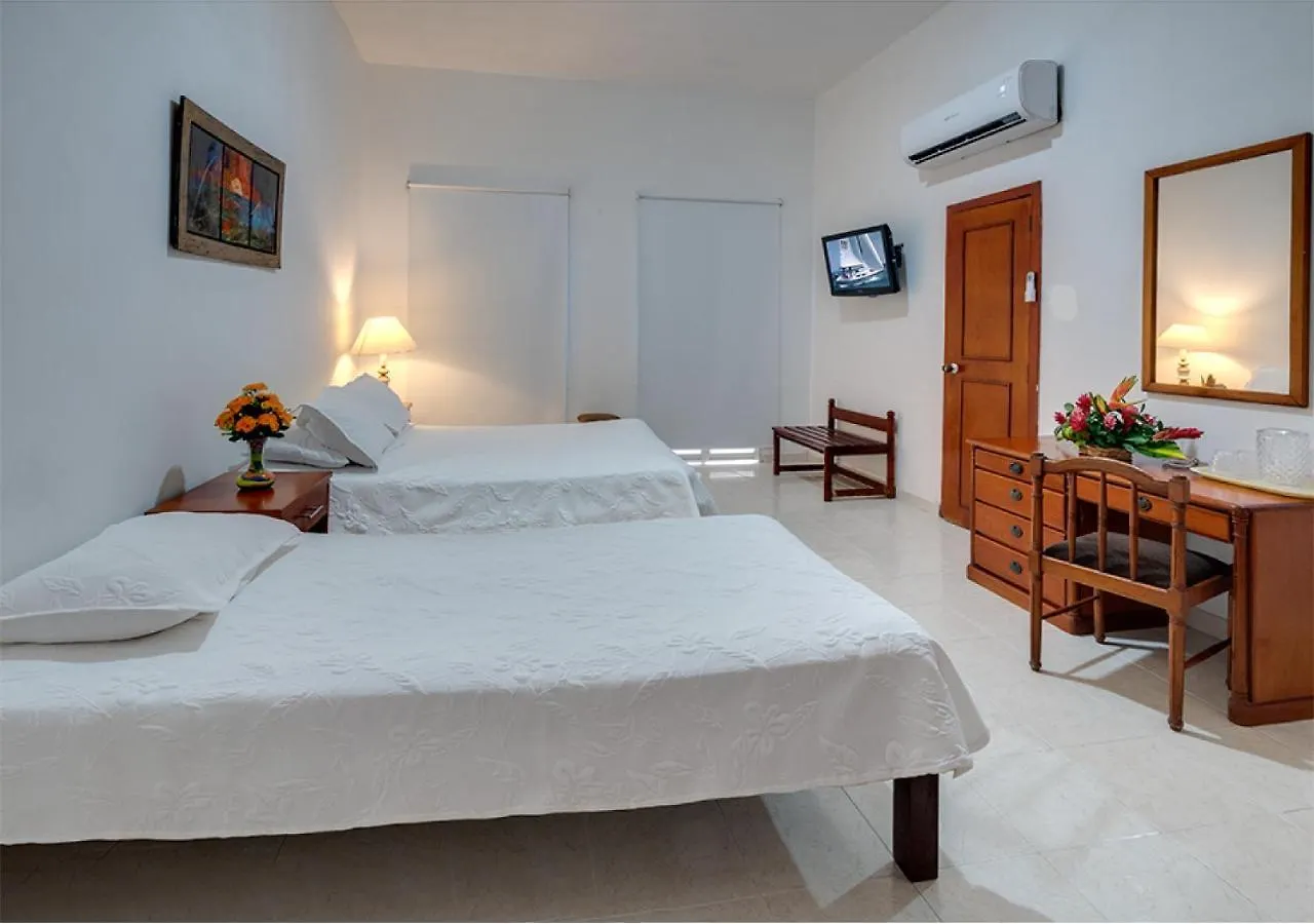 ***  Hotel Dorado Plaza Centro Histórico Cartagena Colombia