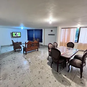 Zona Rosa Barrio Granada - Grande Y Comodo - Cozy Large Near Tourist Attractions Cali